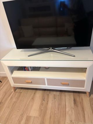Mueble TV blanco y beige con cristal