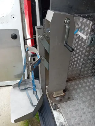 Plataforma elevadora para furgoneta