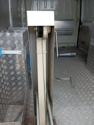 Plataforma elevadora para furgoneta