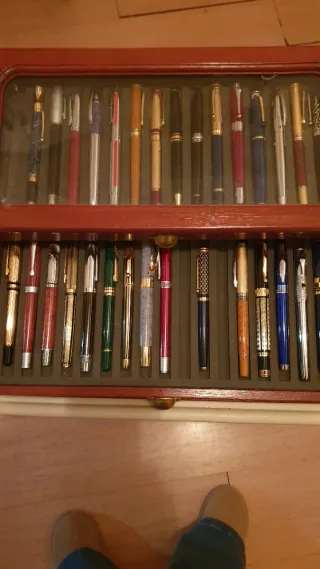 Collezione di penne stilografiche in astuccio di legno