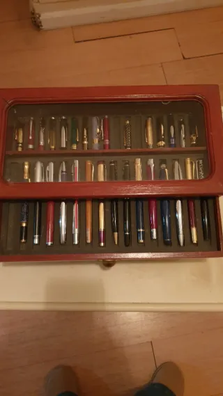 Collezione di penne stilografiche in astuccio di legno