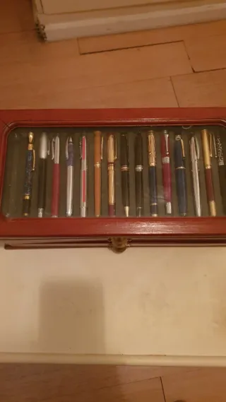 Collezione di penne stilografiche in astuccio di legno