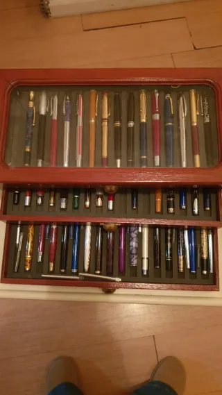 Collezione di penne stilografiche in astuccio di legno