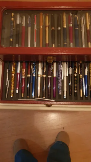 Collezione di penne stilografiche in astuccio di legno