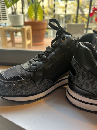 Zapatillas Michael Kors Negras y Grises