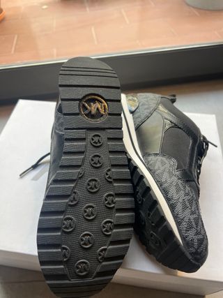 Zapatillas Michael Kors Negras y Grises