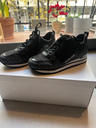 Zapatillas Michael Kors Negras y Grises