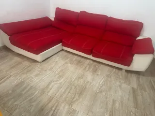 Sofá chaise longue rojo y blanco