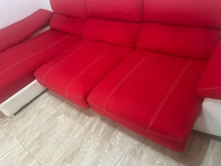 Sofá chaise longue rojo y blanco