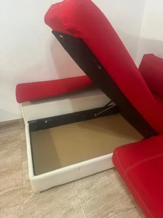 Sofá chaise longue rojo y blanco