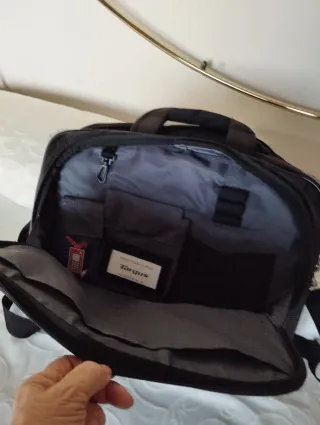 Bolso maletín negro y gris.TARGUS.