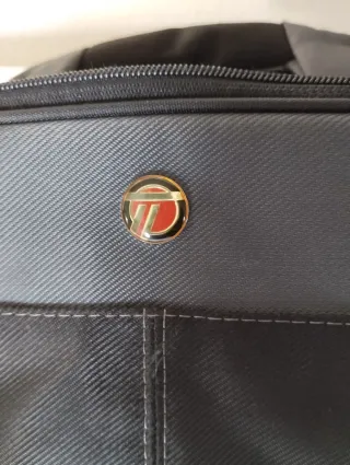 Bolso maletín negro y gris.TARGUS.