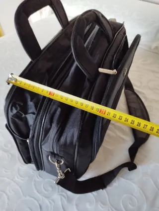 Bolso maletín negro y gris.TARGUS.