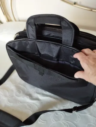 Bolso maletín negro y gris.TARGUS.