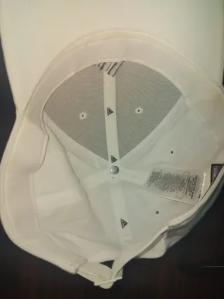 Gorra Adidas Blanca con Rayas Negras