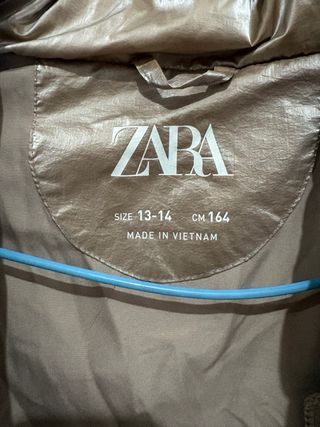 Abrigo acolchado niña dorado