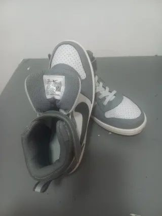 Zapatillas Nike niño grises y blancas