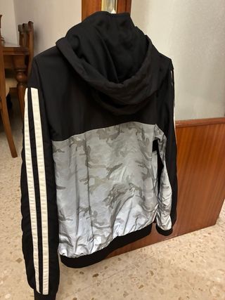 Chaqueta con capucha hombre