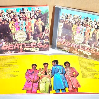 THE BEATLES - Sgt. Pepper's Lonely Hearts Club Ban