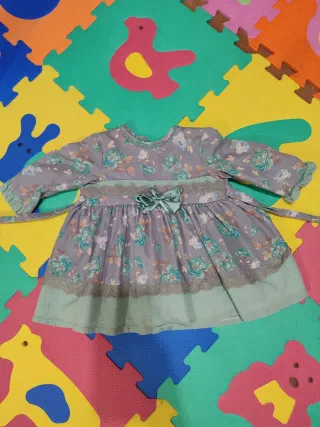 Vestido de niña verde floral con lazo