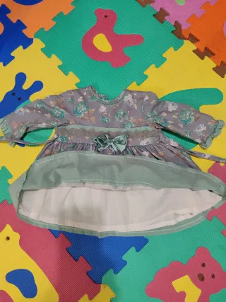 Vestido de niña verde floral con lazo