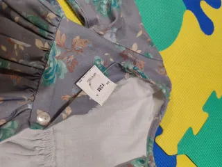 Vestido de niña verde floral con lazo