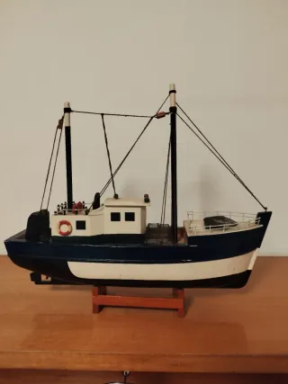 Maqueta Barco Pesca Azul y Blanco