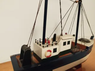 Maqueta Barco Pesca Azul y Blanco