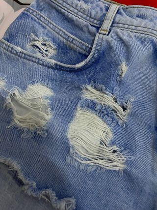 Zara Pantaloncini Jeans Strappati