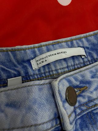 Zara Pantaloncini Jeans Strappati