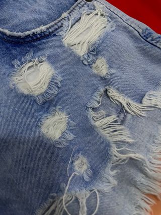 Zara Pantaloncini Jeans Strappati