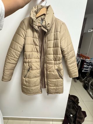 Abrigo beige acolchado