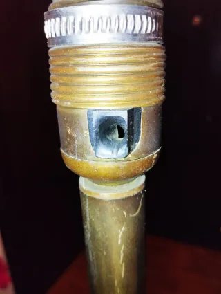 Lámpara de pie de bronce con pantalla beige