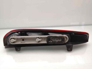 PILOTO TRASERO DERECHO FORD FOCUS (6)