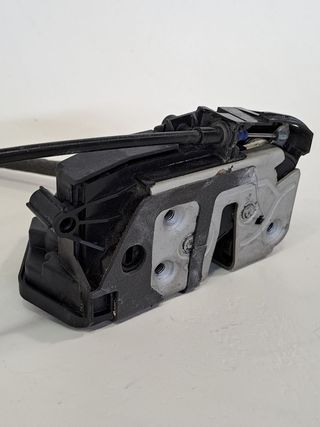 CERRADURA PUERTA DELANTERA DERECHA FORD FOCUS LIM.