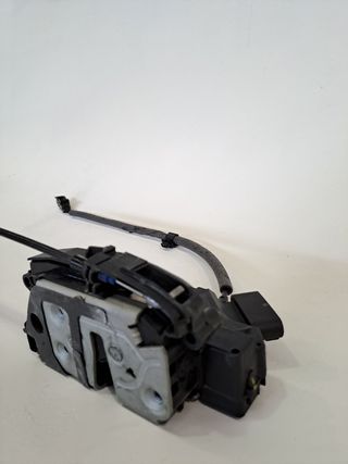 CERRADURA PUERTA DELANTERA DERECHA FORD FOCUS LIM.