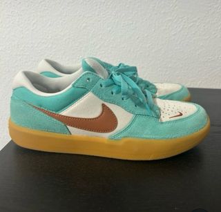 Zapatillas Nike SB Talla 42, aunque talla menos.