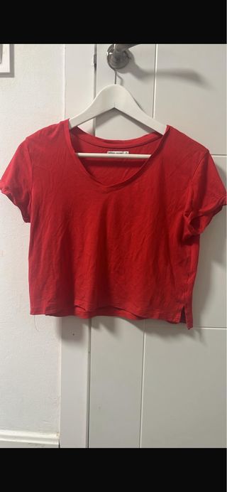 Camiseta Bershka corta pico Talla S