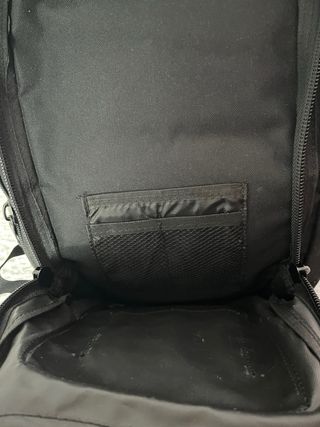 Mochila senderismo multibolsillos negra