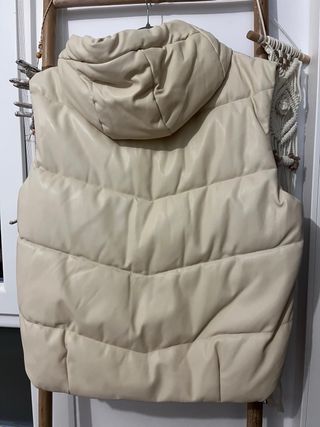 Chaleco acolchado Pull&Bear beige M