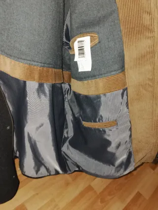 Abrigo de lana negro y marrón