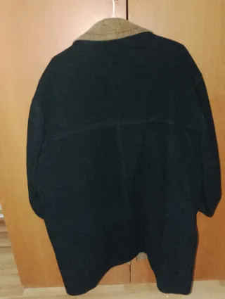 Abrigo de lana negro y marrón