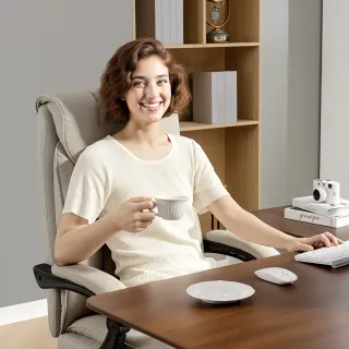 Silla de Oficina Ergonómica Beige con Reposapiés