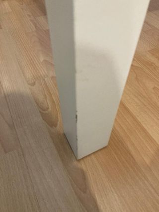 Mesa extensible blanca con cristal negro