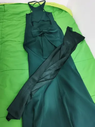Vestido de fiesta verde con lazo espalda descubier