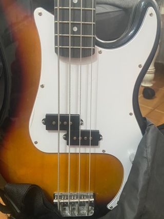 Kit Bajo 4 cuerdas + Amplificador
