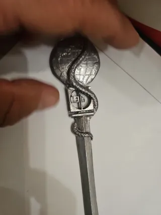 Tagliacarte vintage globo UCB