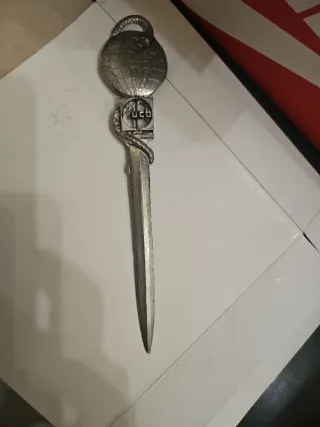 Tagliacarte vintage globo UCB