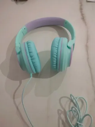 Auriculares infantiles verdes y morados