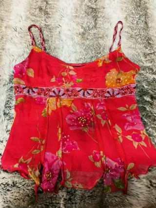 Dice 44 pero es talla pequeña igual L.